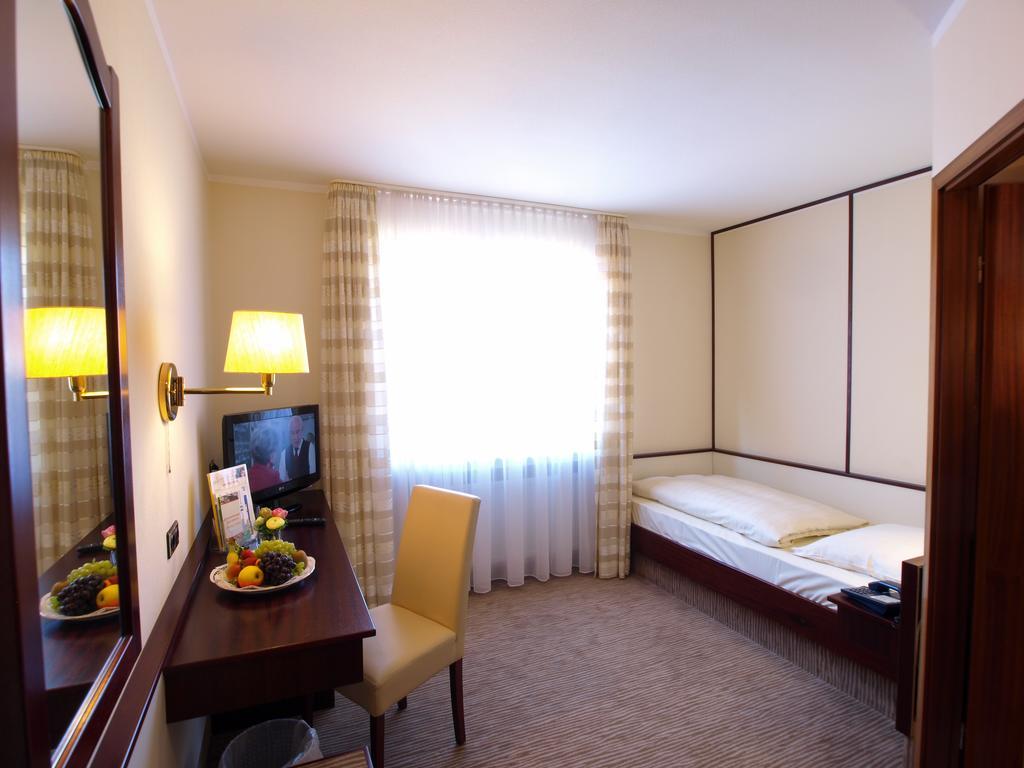 Hotel Landhaus Silbertanne Rotenburg an der Fulda Ngoại thất bức ảnh