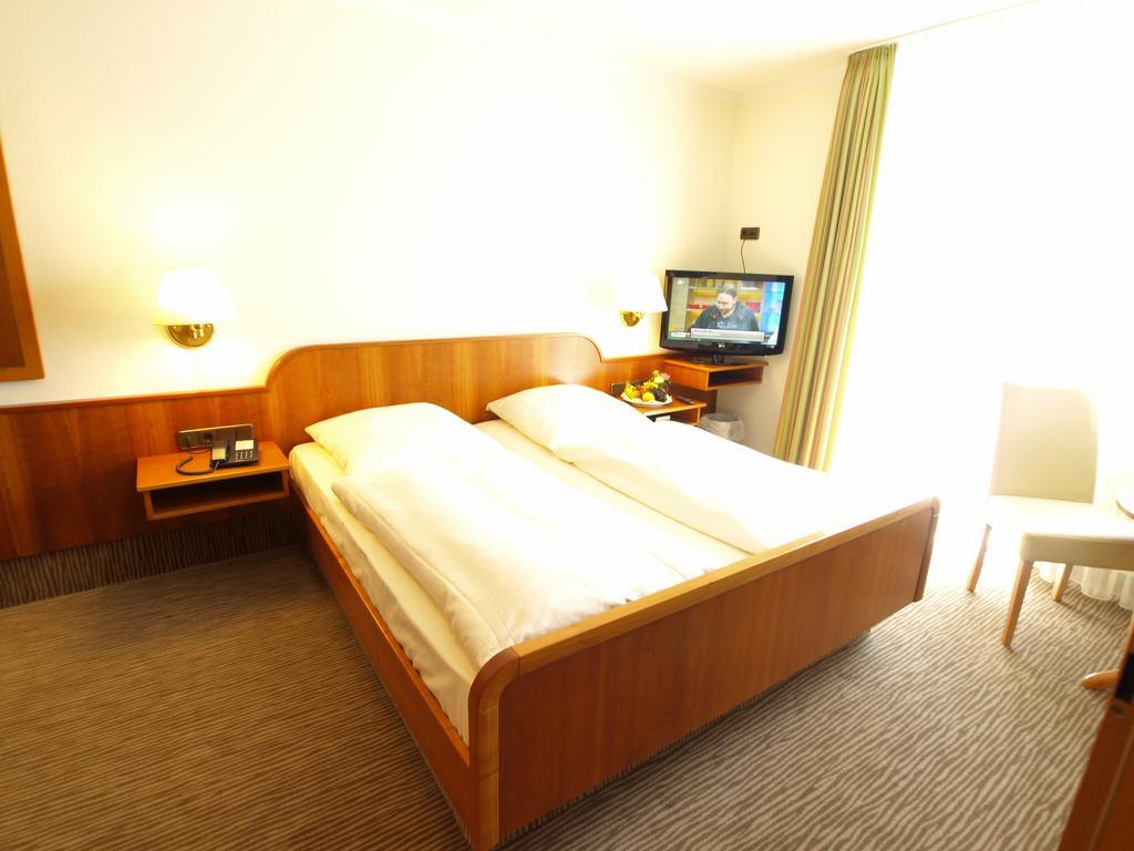 Hotel Landhaus Silbertanne Rotenburg an der Fulda Ngoại thất bức ảnh